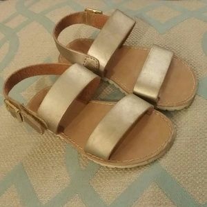 💜Host Pick💜Gold strap Velcro Sandals!